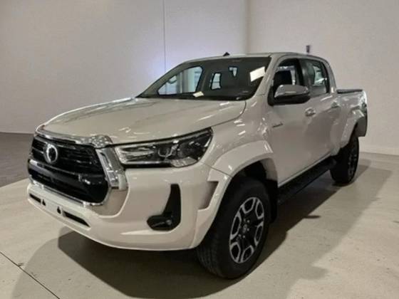 TOYOTA HILUX 2.8 D-4D TURBO DIESEL CD SRX PLUS 4X4 AUTOMÁTICO TOYOTA HILUX 2.8 D-4D TURBO DIESEL CD SRX PLUS 4X4 AUTOMÁTICO